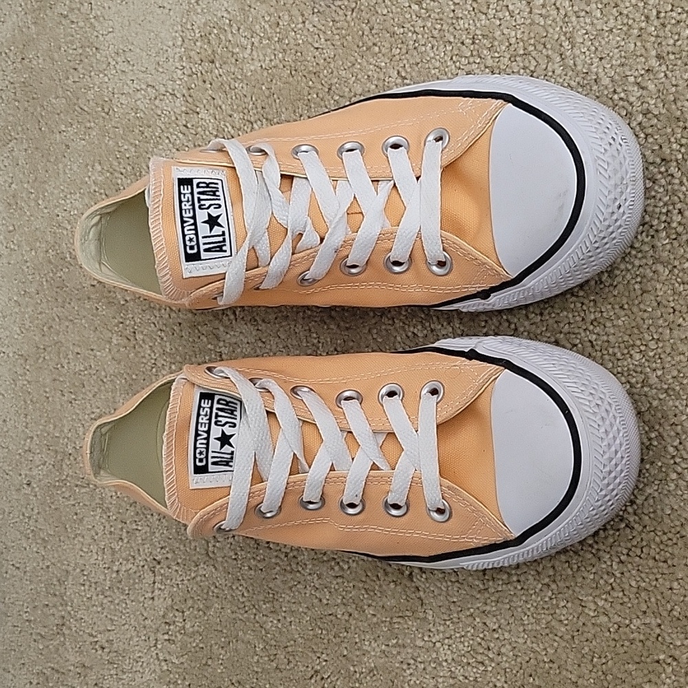 Converse Peach color 8.5